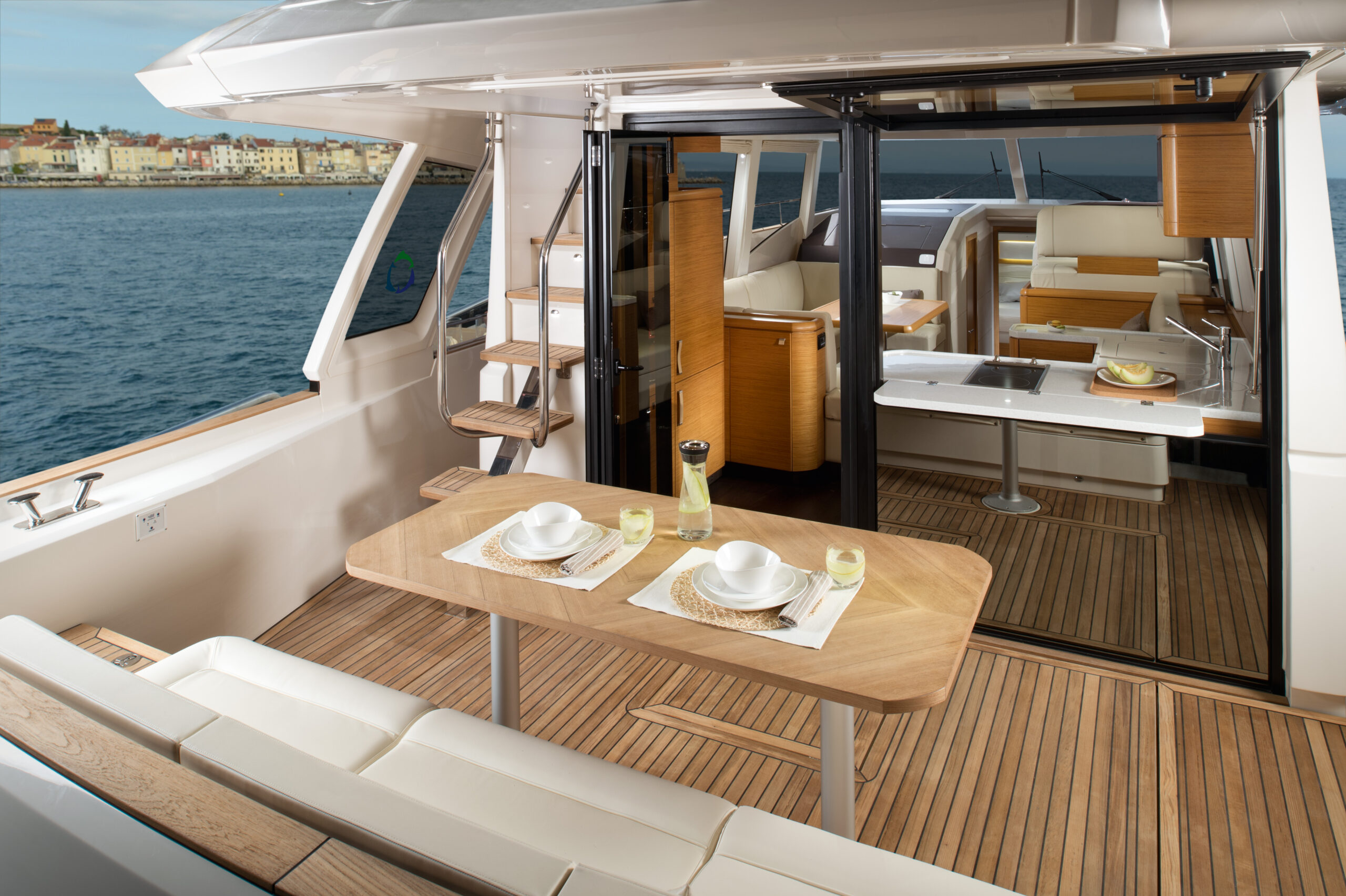 GREENLINE 48 FLY OCEAN PACIFIC YACHTS