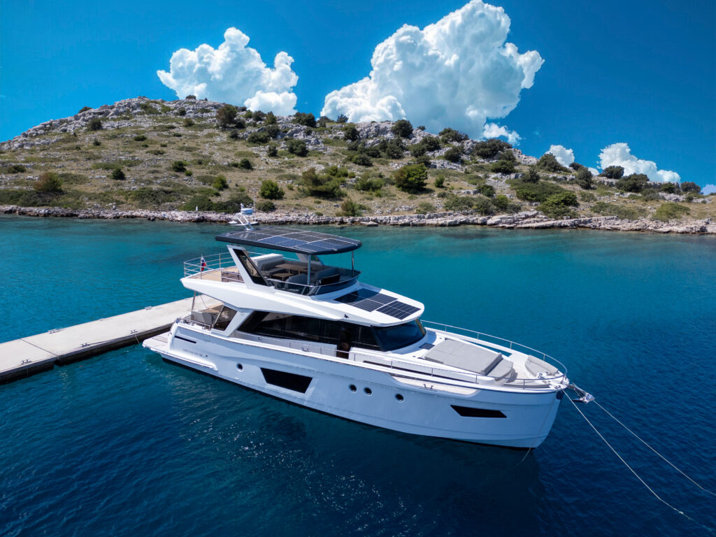 GREENLINE 58 FLY HYBRID YACHT