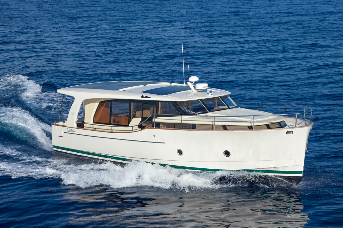Greenline 40 Hybrid Yacht Exterior
