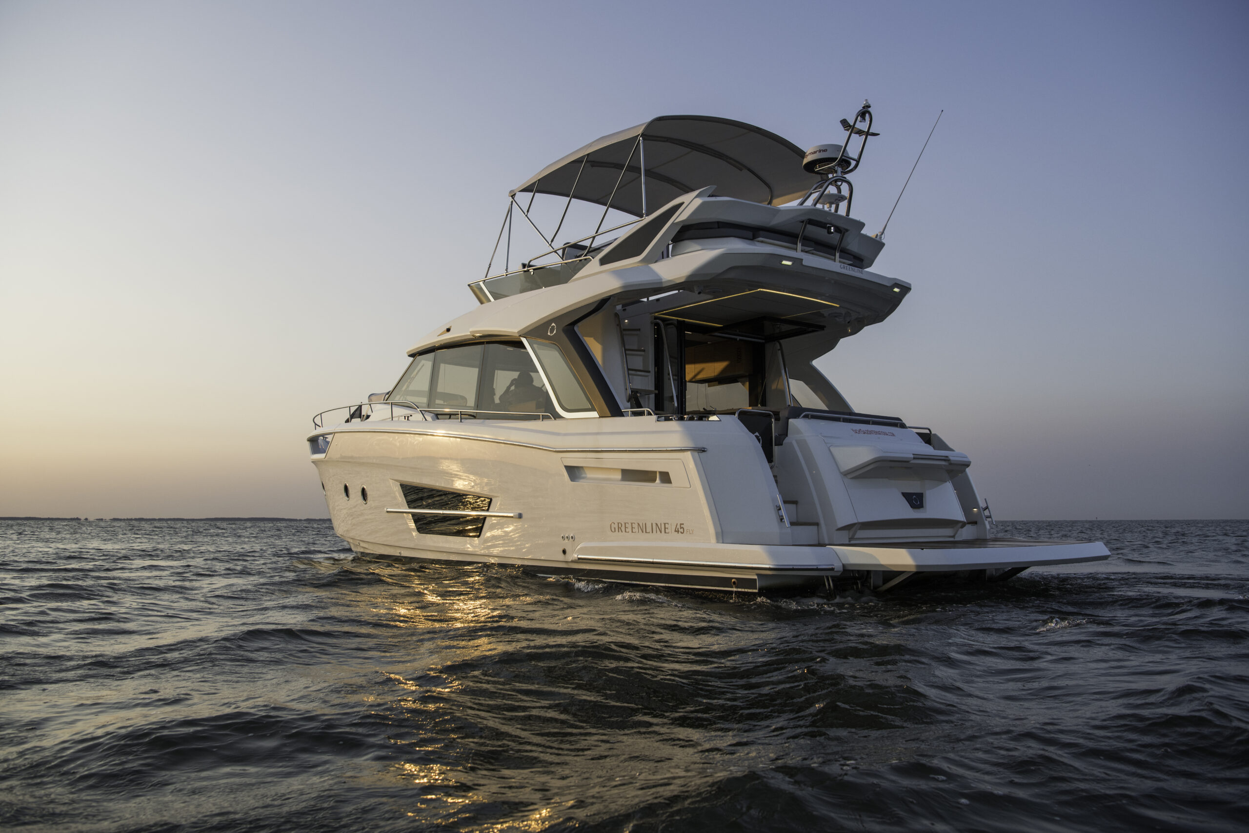 GREENLINE 45 FLY HYBRID YACHT STERN VIEW