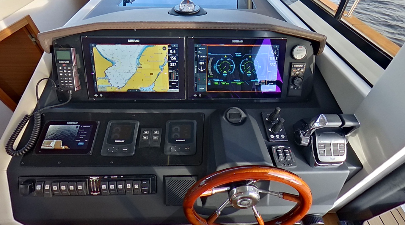 GREENLINE 48 FLY HELM SIMRAD NAVIGATION SYSTEM