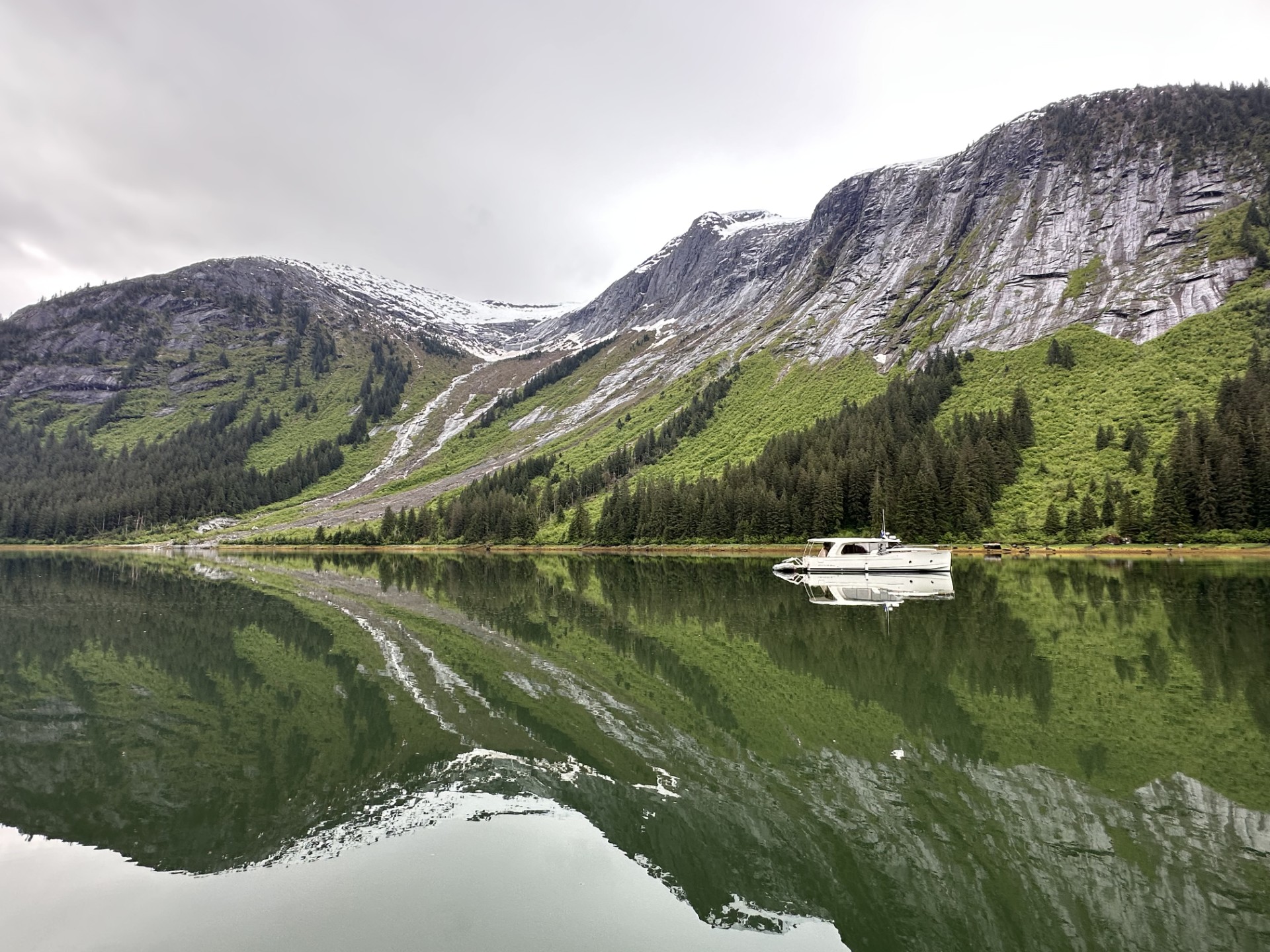 LIGHTWAVE greenline 39 hybrid ocean pacific yachts