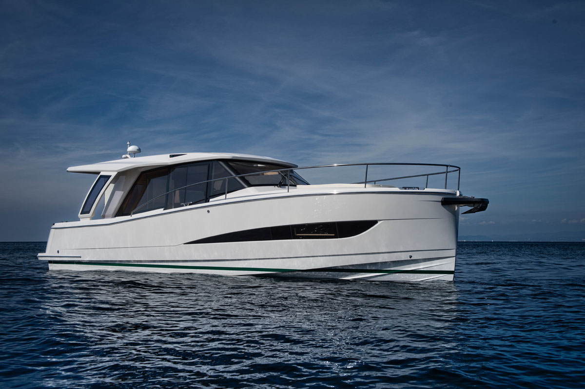 greenline 39 hybrid yacht for sale exterior front