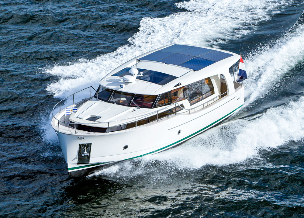 greenline 40 hybrid yacht aerial 1000px
