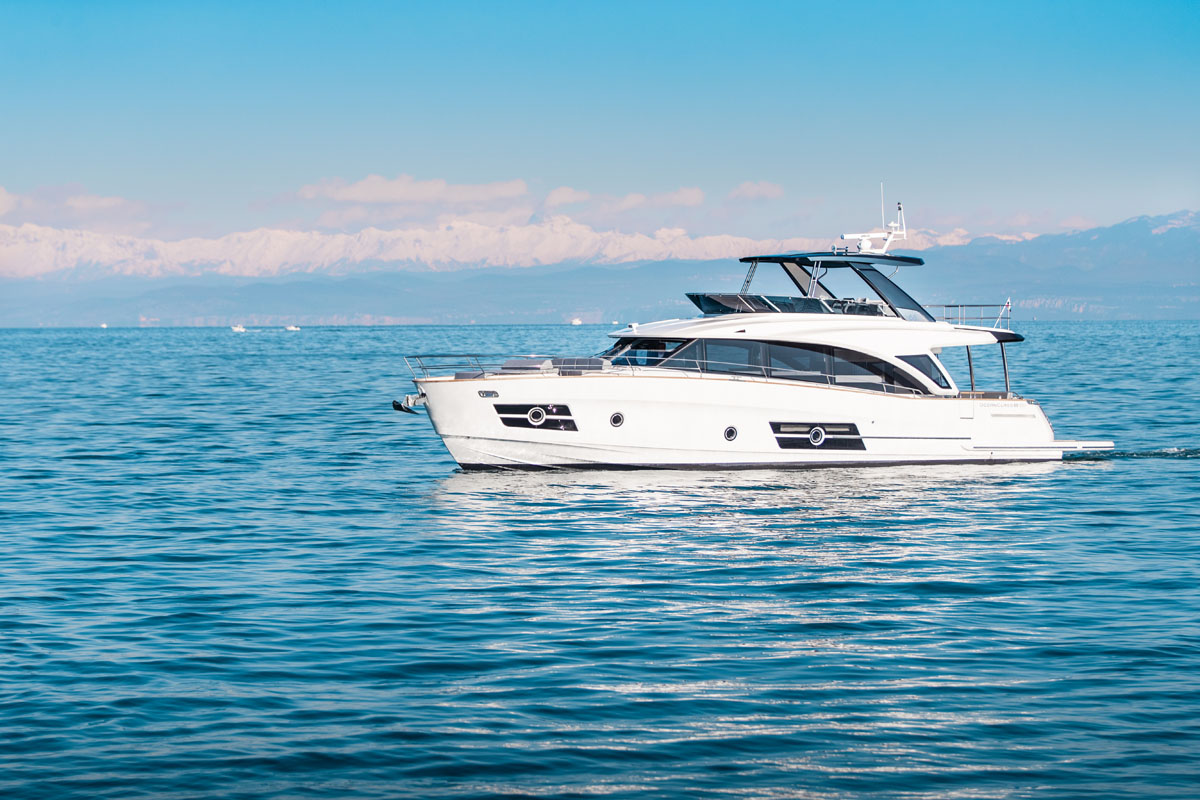greenline 68 hybrid yacht exterior03